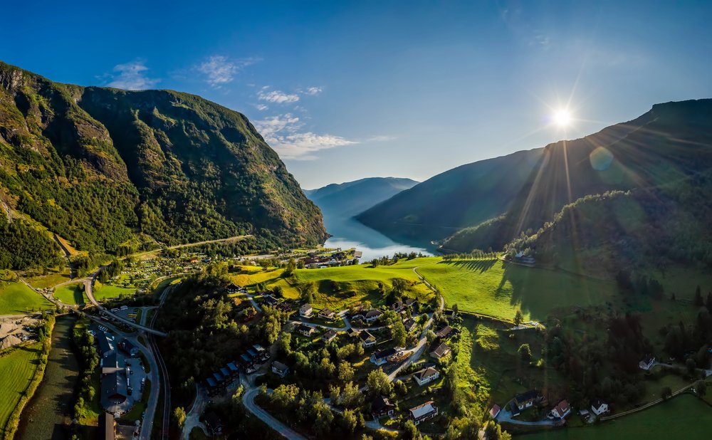 Flåm: cosa vedere nel borgo norvegese tra fiordi, treni panoramici e natura da cartolina