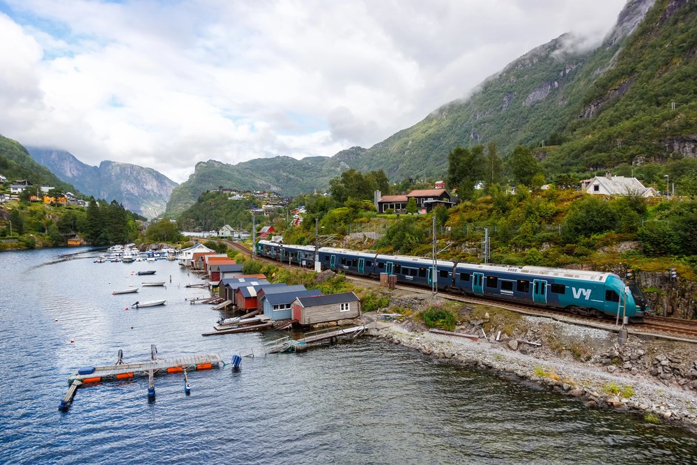 Viaggiare in Norvegia in treno: itinerari e consigli per un viaggio panoramico